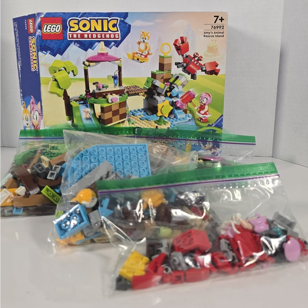 LEGO Sonic the Hedgehog Amy's Animal Rescue Island (Set 76992)